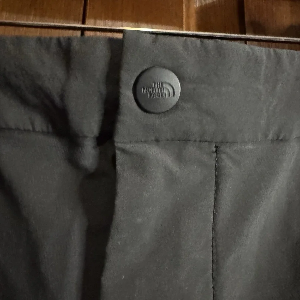 The North Face Shorts Vented Zip Pocket Hiking Camping Grey Men Size 40